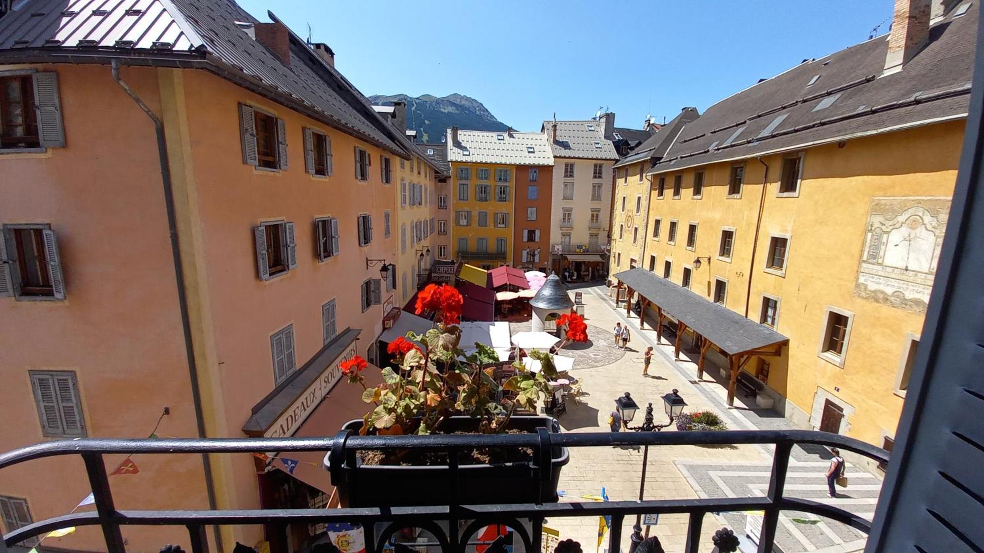 Appartement De Charme Le 1707 Au Coeur De La Cite Vauban Briançon Exteriör bild